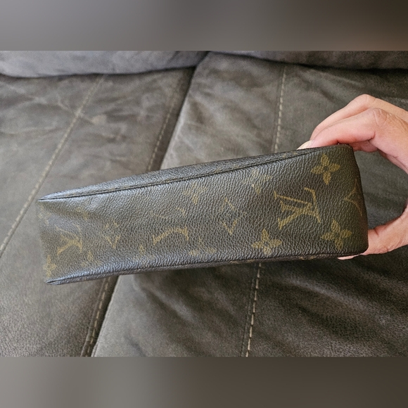 Louis Vuitton, makeup bag. Usable condition. Zipper works. - Picture 4 of 13